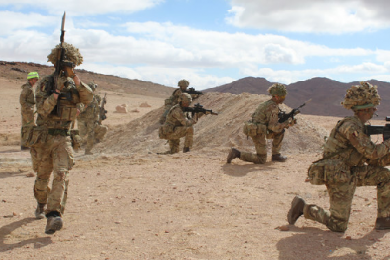 Jordanian and British military forces cooperate in joint tactical drill